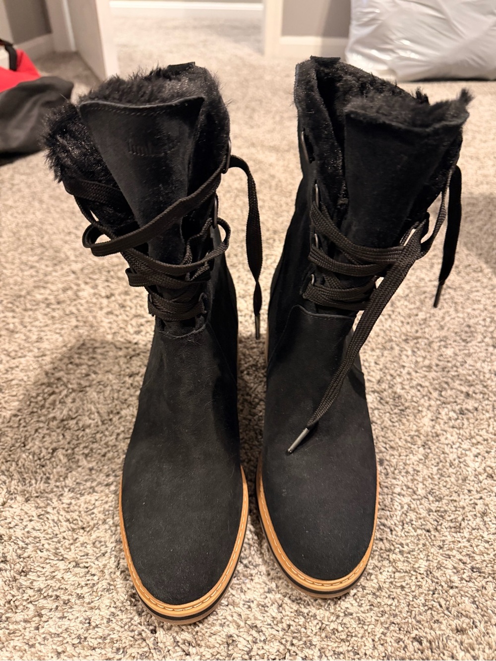 Timberland Black Lace-Up Faux-Suede Fur-Trim Boots EUC